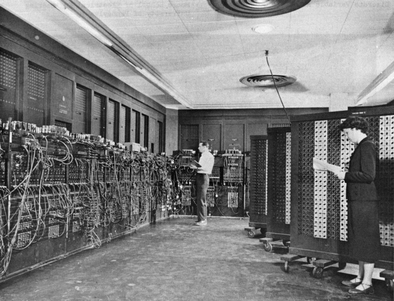 http://upload.wikimedia.org/wikipedia/commons/4/4e/eniac.jpg