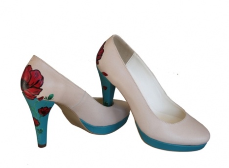 http://www.pantofiorilacomanda.ro/uploads/produse/874_3_pantofi_piele_pictura_flori.jpg