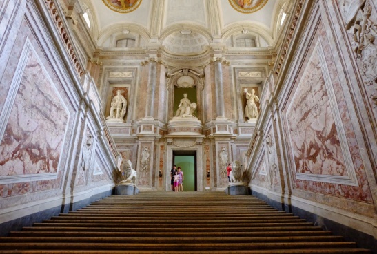 c:\users\daniela\desktop\hoteluri lucrate\catalog\napoli - sorrento\14. palatul regal din caserta.jpg