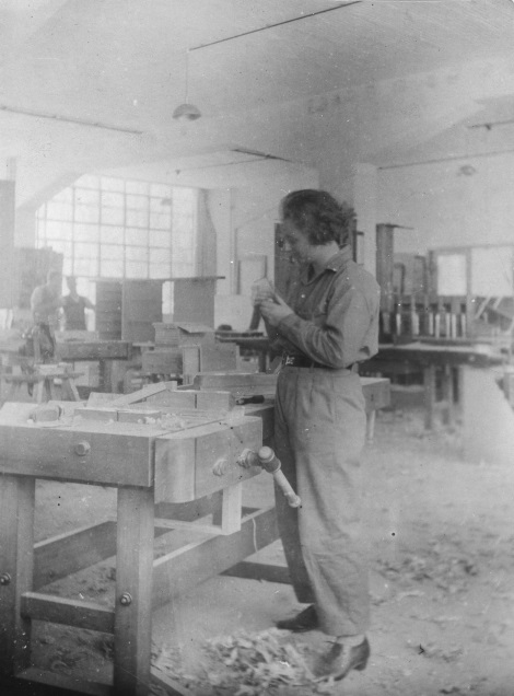 bauhaus student in the carpentry of the bauhaus, photo: edmund collein, 1928–1929. stiftung bauhaus dessau / © ursula kirsten-collein.