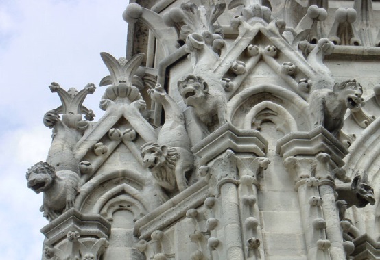 http://www.richpettit.com/vacations/france/gargoyles%20notre%20dame.jpg