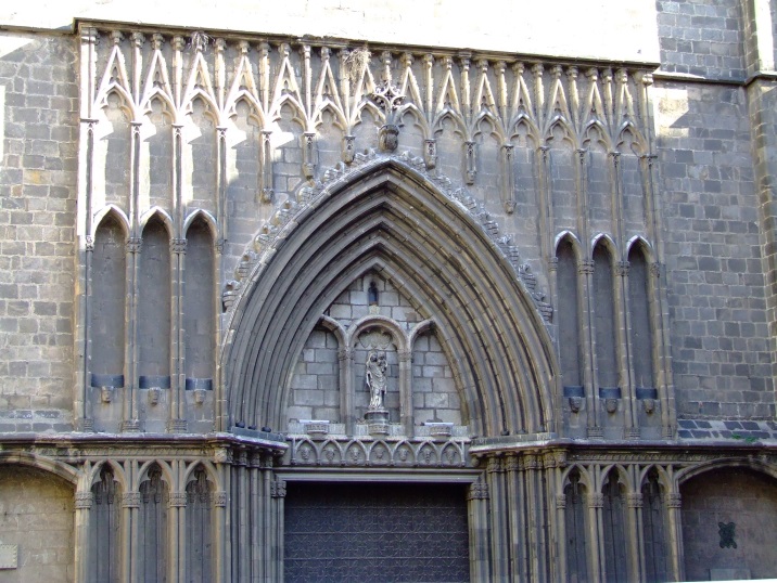 http://upload.wikimedia.org/wikipedia/commons/e/e1/gothic_arch_santa_maria_del_pi_barcelona.jpg