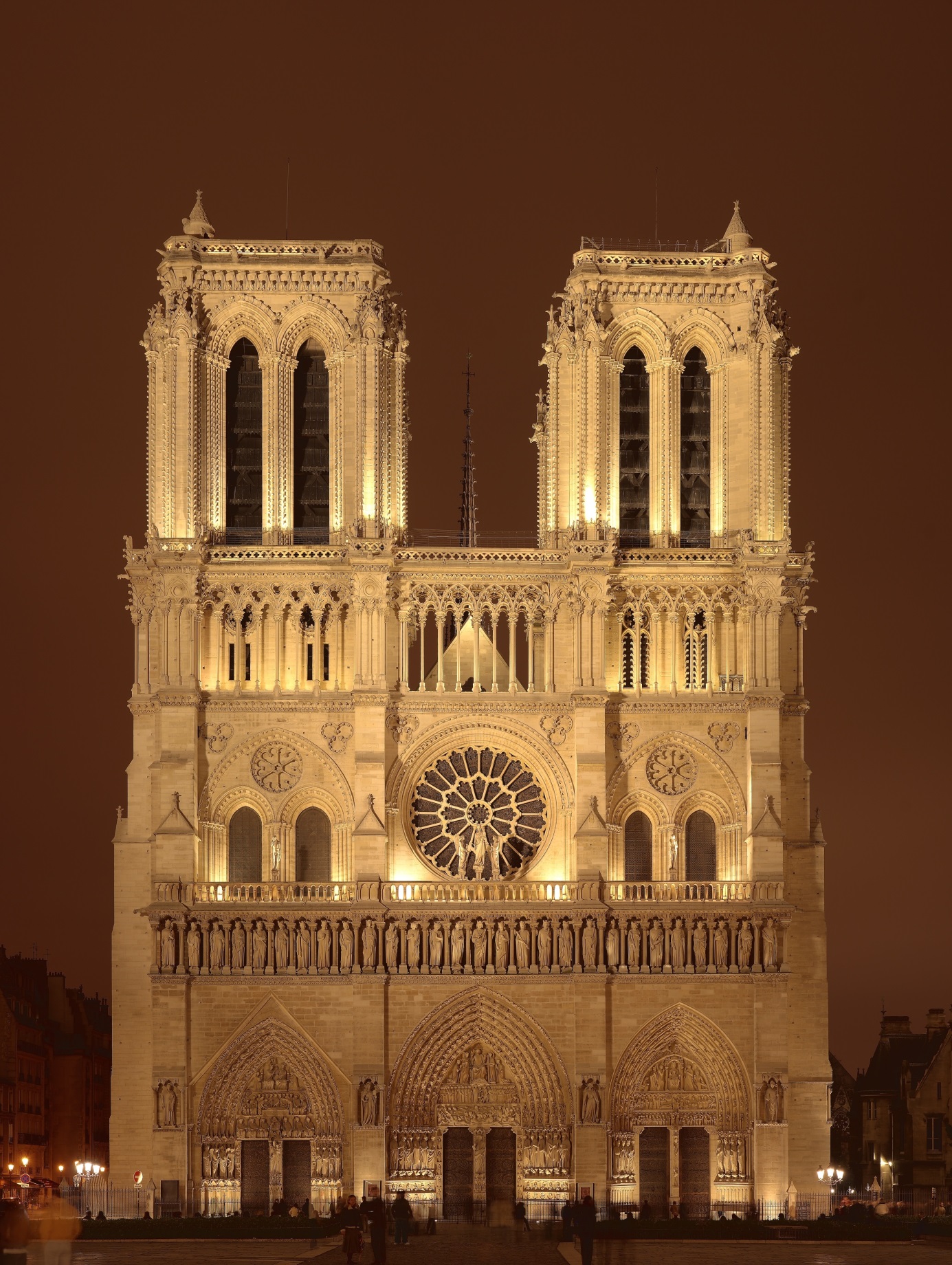 http://upload.wikimedia.org/wikipedia/commons/a/a4/notredamedeparis.jpg