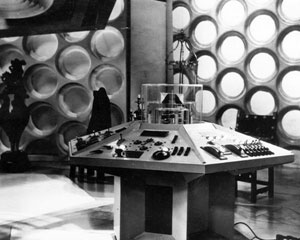 http://www.thedoctorwhosite.co.uk/wp-images/tardis/console-rooms/season-1.jpg