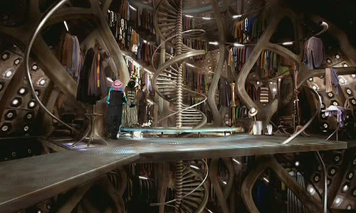 http://www.thedoctorwhosite.co.uk/wp-images/tardis/console-room-series-1/wardrobe-2.jpg