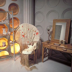 http://www.thedoctorwhosite.co.uk/wp-images/tardis/console-room-season-20/room-bedroom-4.jpg