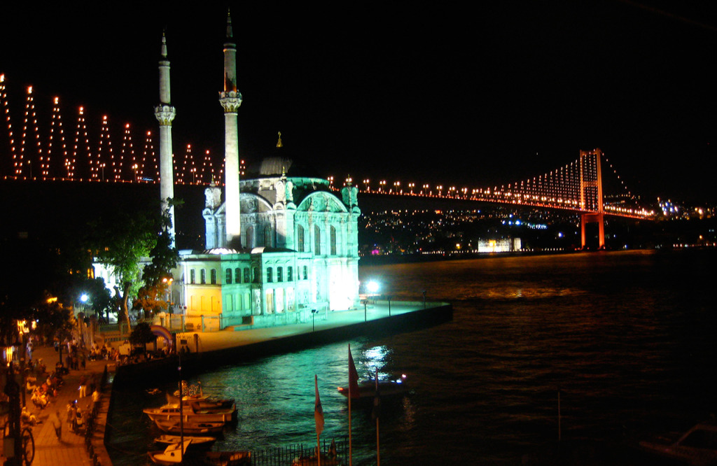 istanbulda-gezilecek-yerler-buyuk-mecidiye-camii