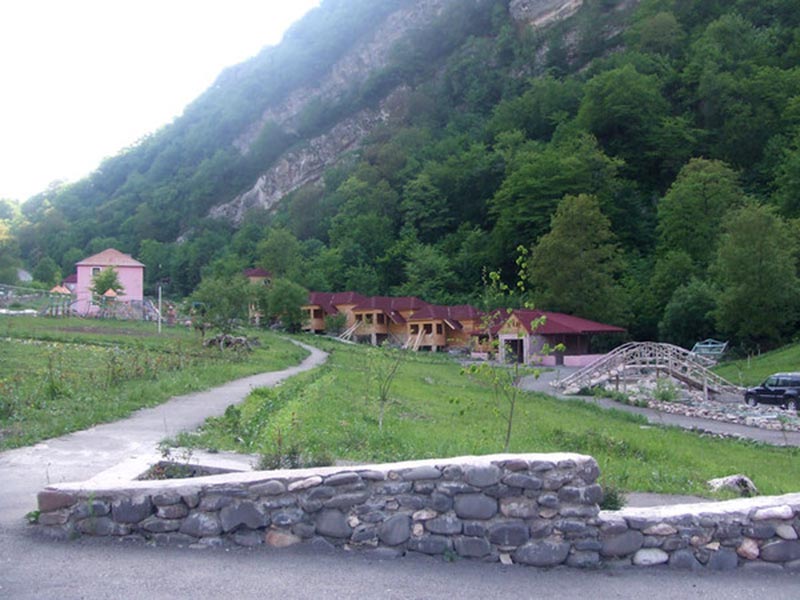 http://azerbaijan.travel/upload/image/gallery/05-2012/pages-gallery-396.jpg