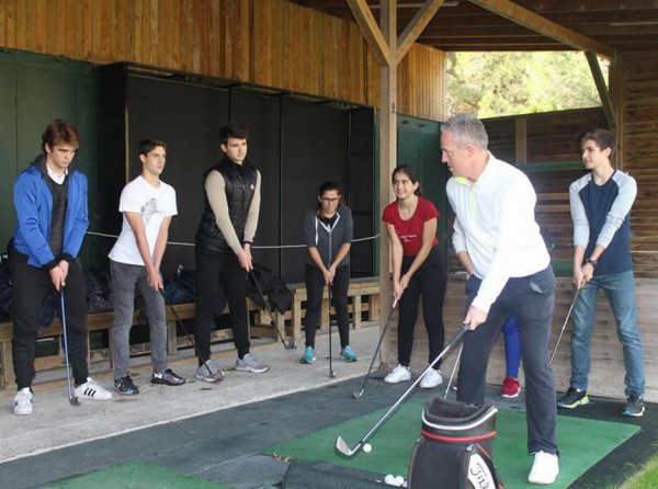 golf sporu yapilan ilk devlet lisesi kal... 