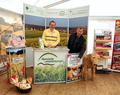 martin hirschmann (links) war auf der regionalmesse söm mit einem stand präsent. foto: ina renke 