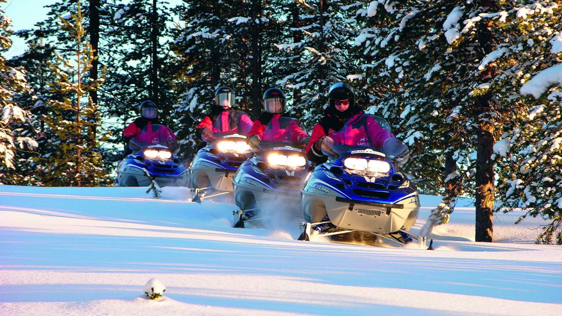 http://www.visitrovaniemi.fi/sites/visitrovaniemi.fi/files/styles/flexslider_full_narrow/public/yritykset/lapin_safarit/lapland-safaris-snowmobile-rovaniemi.jpg?itok=rzjfynuh