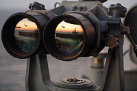 https://upload.wikimedia.org/wikipedia/commons/thumb/6/6d/navy_binoculars.jpg/200px-navy_binoculars.jpg
