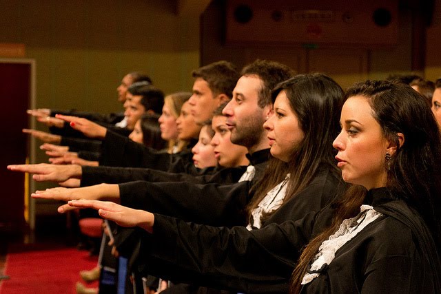 http://www.ufjf.br/secom/files/2012/11/formatura-juramento.jpg