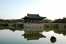 http://upload.wikimedia.org/wikipedia/commons/thumb/e/ee/anapji_pond-gyeongju-korea-2006-09.jpg/220px-anapji_pond-gyeongju-korea-2006-09.jpg