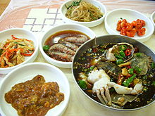 http://upload.wikimedia.org/wikipedia/commons/thumb/b/b7/korean.cuisine-ganjang_gejang_and_banchan-01.jpg/220px-korean.cuisine-ganjang_gejang_and_banchan-01.jpg