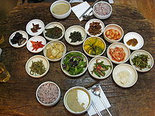http://upload.wikimedia.org/wikipedia/commons/thumb/1/1c/korea-seoul-sosim-vegetarian_restaurant-01.jpg/220px-korea-seoul-sosim-vegetarian_restaurant-01.jpg