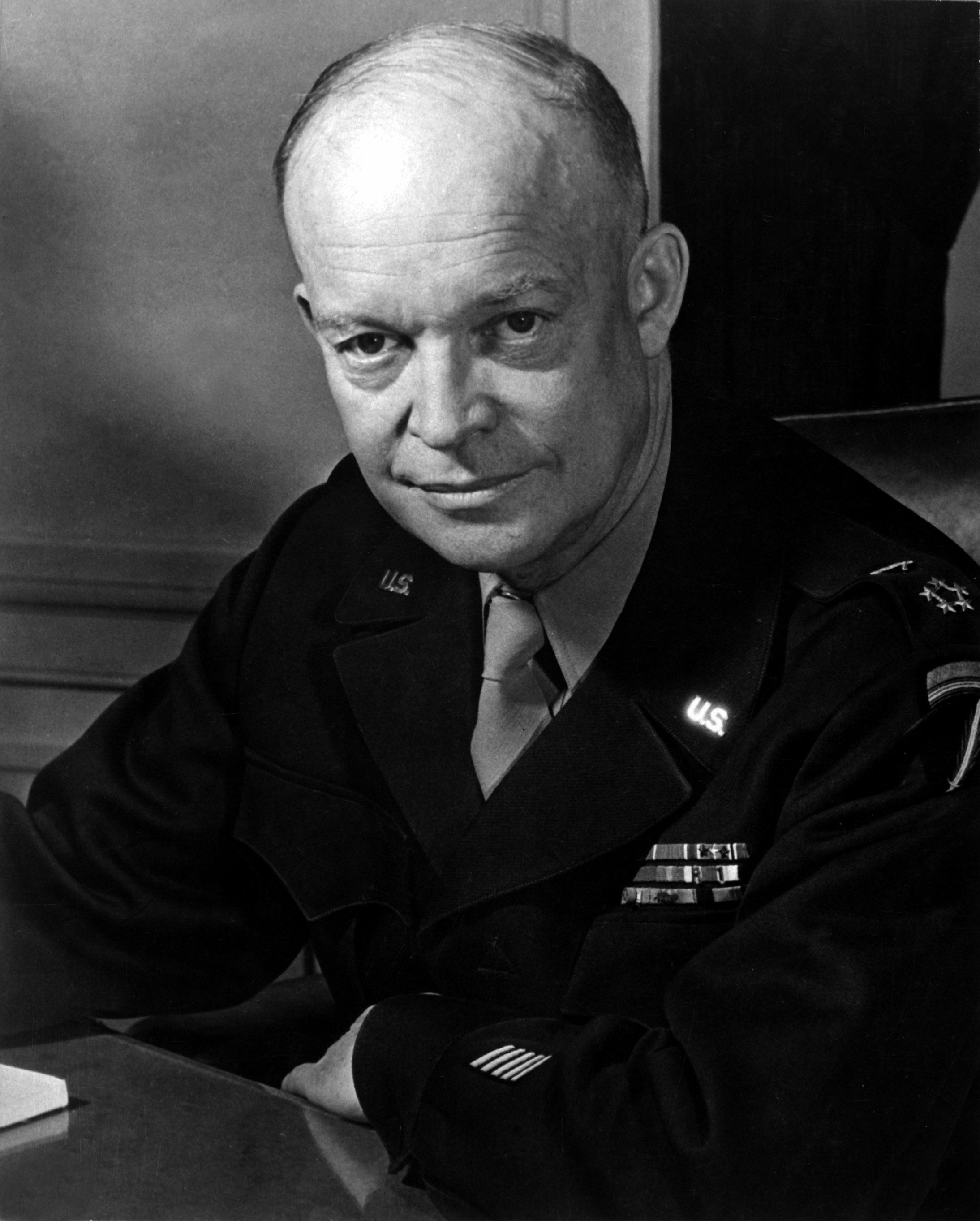 http://upload.wikimedia.org/wikipedia/commons/b/b1/general_dwight_d._eisenhower.jpg