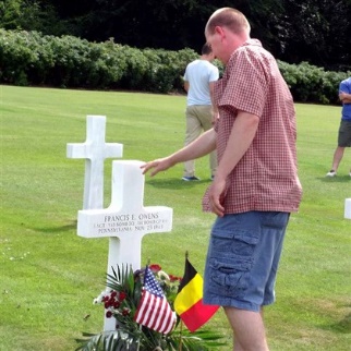 owens4-1 the gravesite of francis 