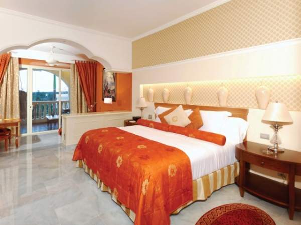 http://www.hotelesiberostar.com/iberostar_grand_hotel_paraiso_riviera_maya/habitacion%20iberostar%20grand%20%20hotel%20paraiso.jpg