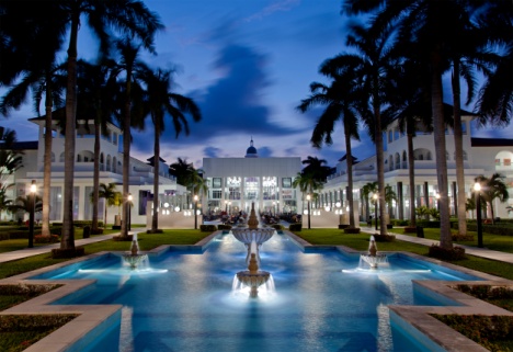http://www.traveljunctioninc.com/wp-content/uploads/2013/02/riu-palace-mexico-large.jpg
