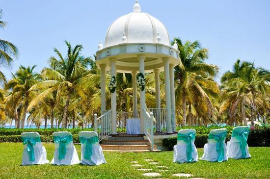 http://media-cdn.tripadvisor.com/media/photo-s/02/64/a2/19/wedding-set-up.jpg