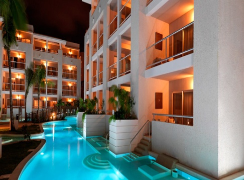 http://media.melia.com/webs/3701/img/05cparadisusplayadelcarmen-laesmeralda-generalnight-galeria.jpg