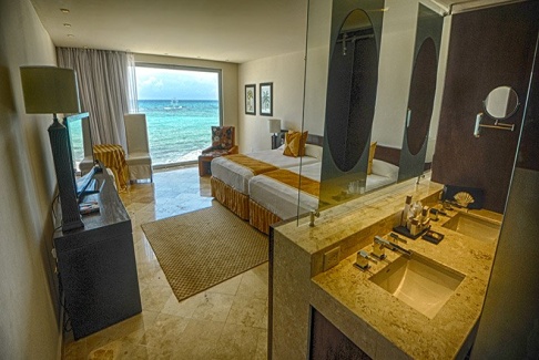 https://cloud.allinclusiveoutlet.com/images/ctc_vacations/res/ori/495_6d5d8479f9af8e2a8b4f94bcf7761e84.jpg
