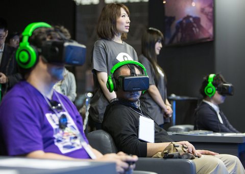 ast week, visitors at the tokyo game show tried oculus headsets.