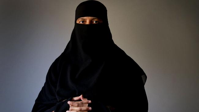 http://resources1.news.com.au/images/2010/08/19/1225907/304813-pn-tasneem-burqa-case.jpg