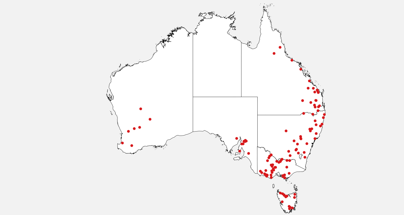 the figure shows towns that have shrunk over time – from having a population of at least 500 in either 1911 or 1961 to a population of less than 200 by the 2006 census. many of these ‘lost’ towns are in inland areas and were originally set up as agricultural or mining towns.