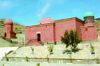 http://www.nakhchivan.az/portal-1/tarixi-abide/imamzad-komp.gif