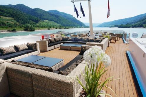http://www.amawaterways.com/assets/ship_amaserena_7.jpg