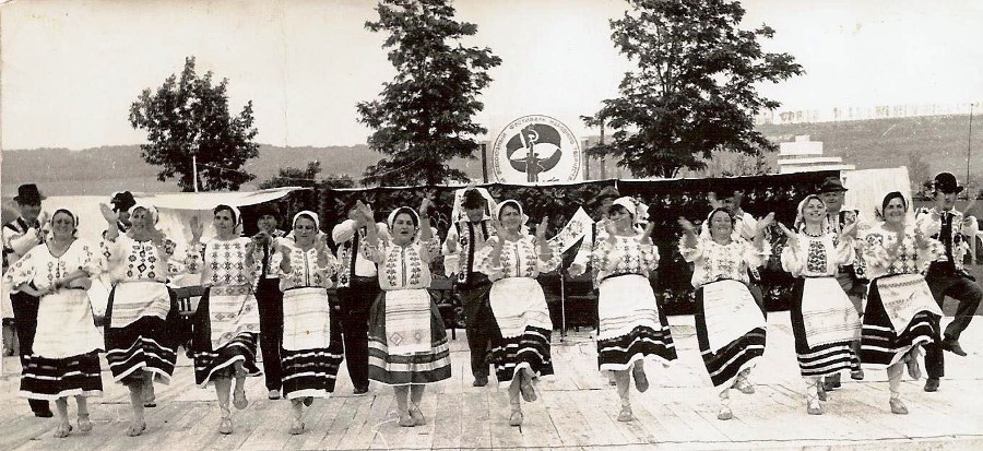 http://www.moldovenii.md/resources/files/images/muzica/istoria_dansului.jpg