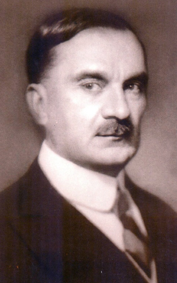 http://www.corneliu-coposu.ro/u/p/image/pnt/01-iuliu-maniu-presedintele-pnr-pnt-si-al-organizatiei-provinciale-din-ardeal-si-banat-pana-in-1931.jpg