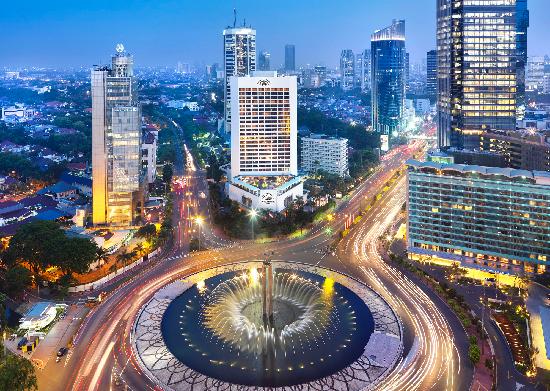 http://media-cdn.tripadvisor.com/media/photo-s/01/5d/4f/f4/mandarin-oriental-jakarta.jpg